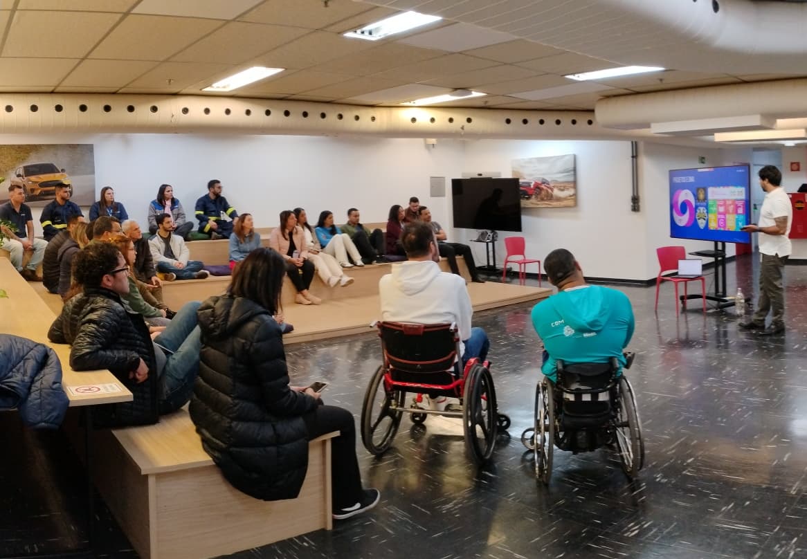 Visita Instituto Entre Rodas à Ford em Tatuí